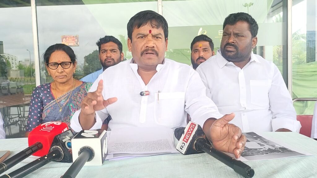 షోకాజ్ నోటీసుకు భయపడేది లేదు.. క్రమశిక్షణ సంఘం దగ్గరే తేల్చుకుంటా: మాజీ సర్పంచ్ బేరి ఈశ్వర్