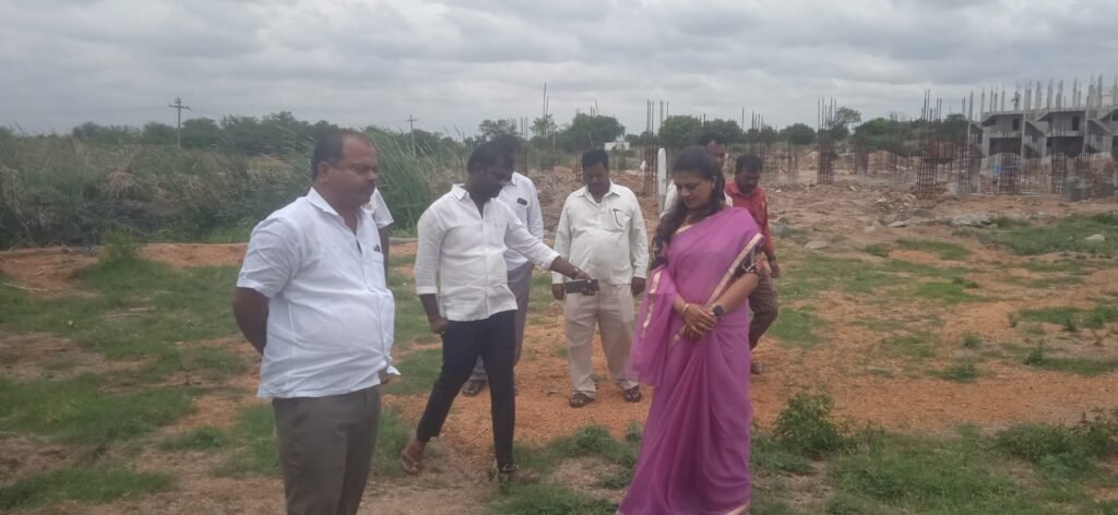వర్షాకాల సన్నద్ధతపై చైర్‌పర్సన్ తనిఖీ..! మజీద్‌పూర్‌లో నాలాల అభివృద్ధి పనుల పరిశీలన