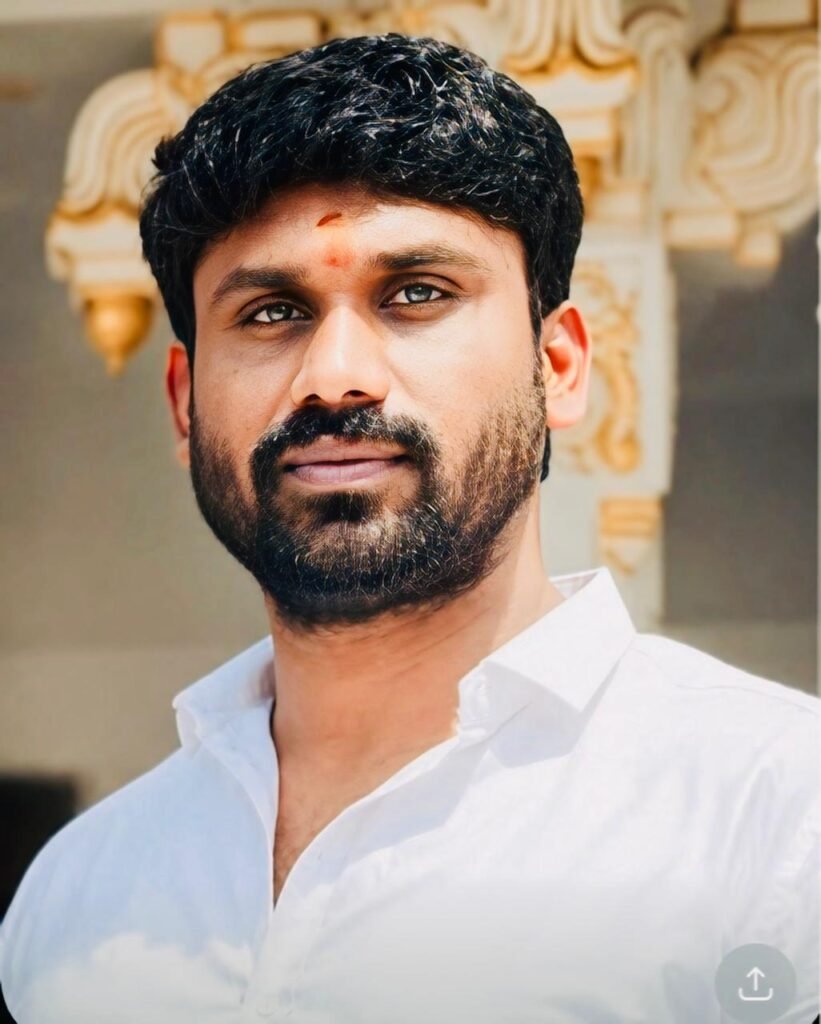 “చైర్‌పర్సన్ శిరీష నియంతలా వ్యవహరిస్తున్నారు.. ప్రజాప్రతినిధుల గౌరవాన్ని కాలరాస్తున్నారు” స్థానిక కౌన్సిలర్‌ను పక్కనపెట్టి ఇందిరమ్మ ఇళ్ల గృహప్రవేశం.