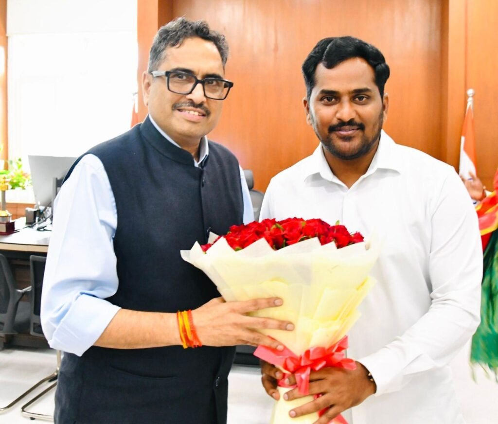 నూతన సీఎస్ సంజయ్ జాజును కలిసిన పీసరి మహిపాల్ రెడ్డి..!