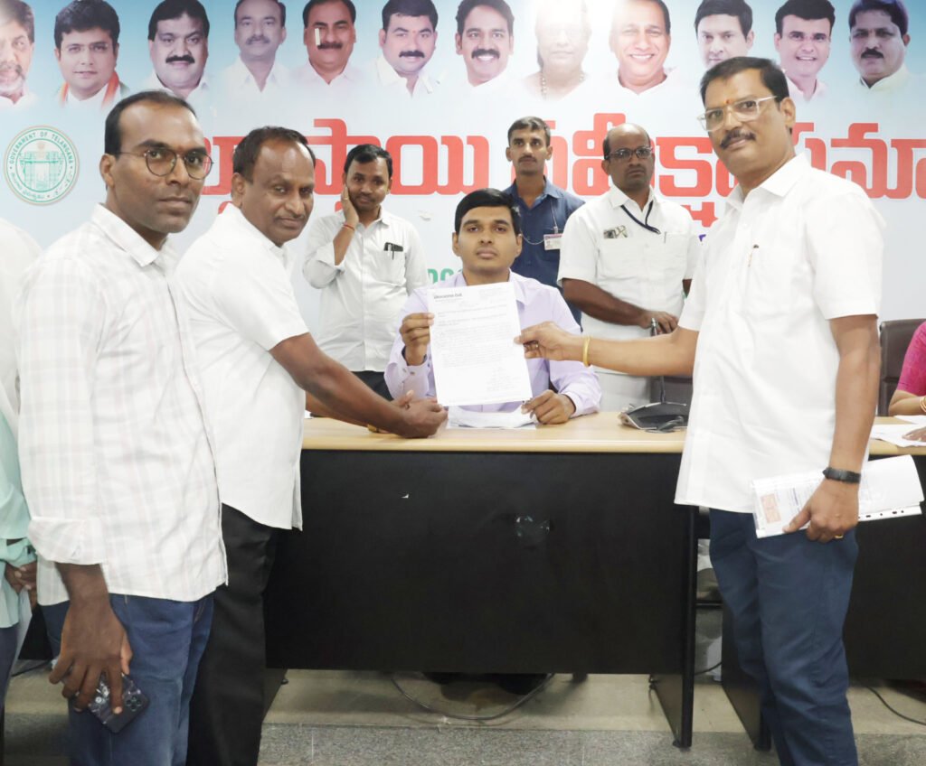 మేడ్చల్ డిపిఆర్ఓ వ్యవహార శైలిపై జిల్లా కలెక్టర్ కు ఫిర్యాదు..! అర్హులందరికీ అక్రిడిటేషన్లు ఇవ్వాలి
