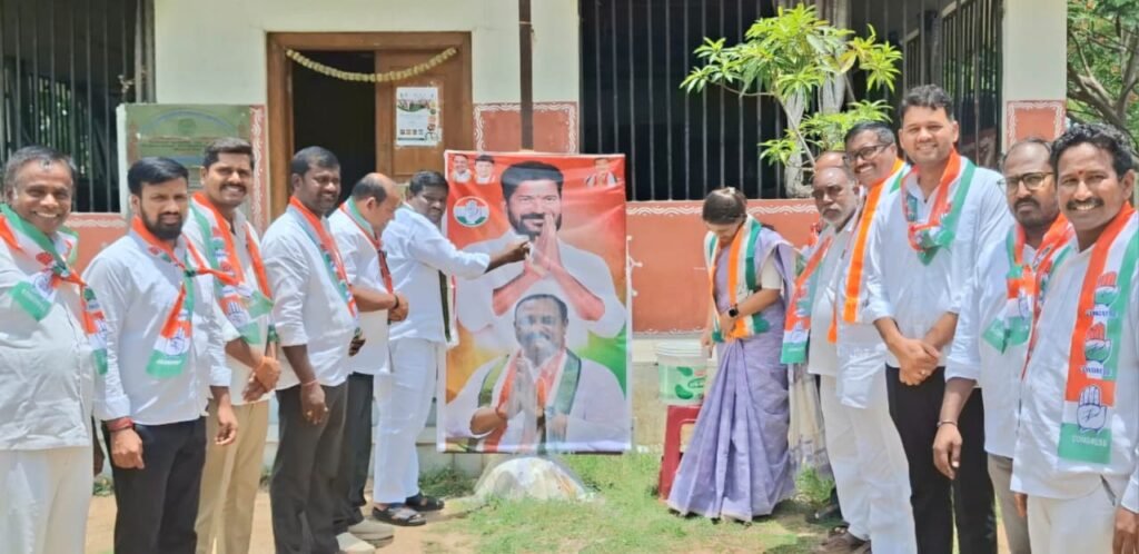 రైతు భరోసా నిధుల విడుదలపై అలియాబాద్‌లో సంబరాలు