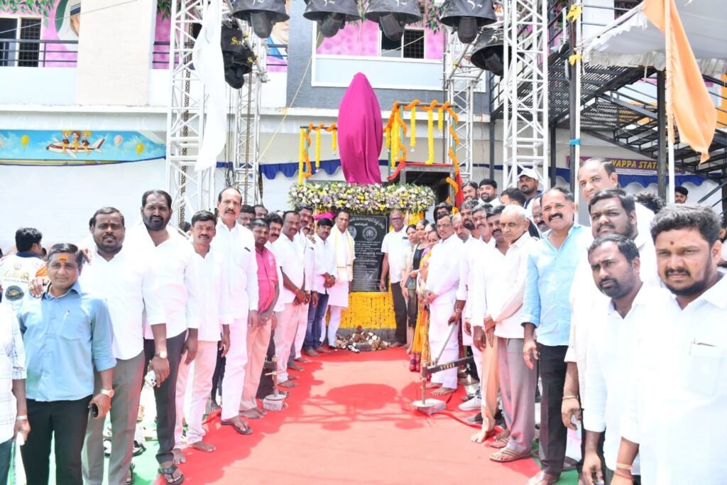 మధుసూదన్‌రెడ్డి విగ్రహావిష్కరణ