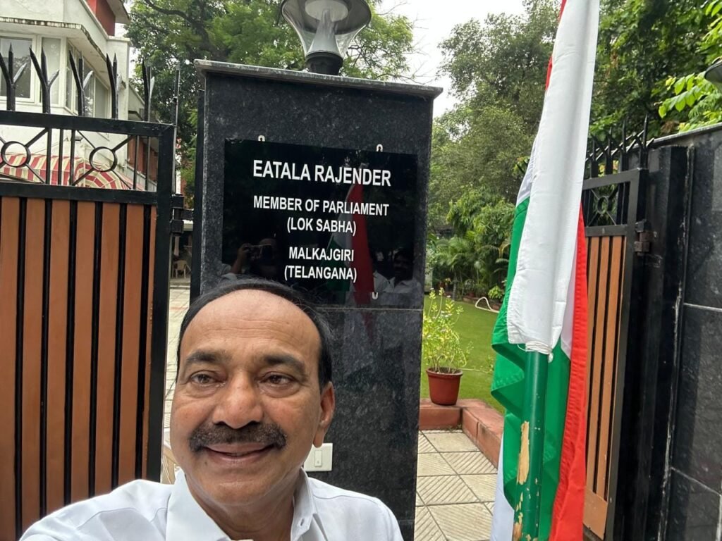 ఢిల్లీలో ఈటల రాజేందర్‌ నివాసంలో జాతీయ జెండా ఆవిష్కరణ