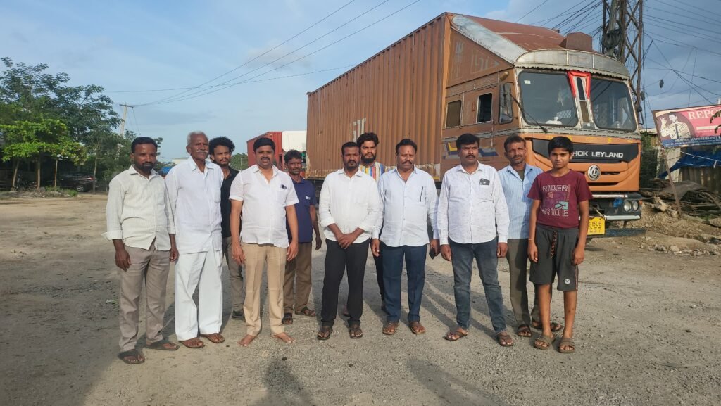 పారిశ్రామికవాడ–కిష్టాపూర్‌ రోడ్డును బాగుచేయాలి