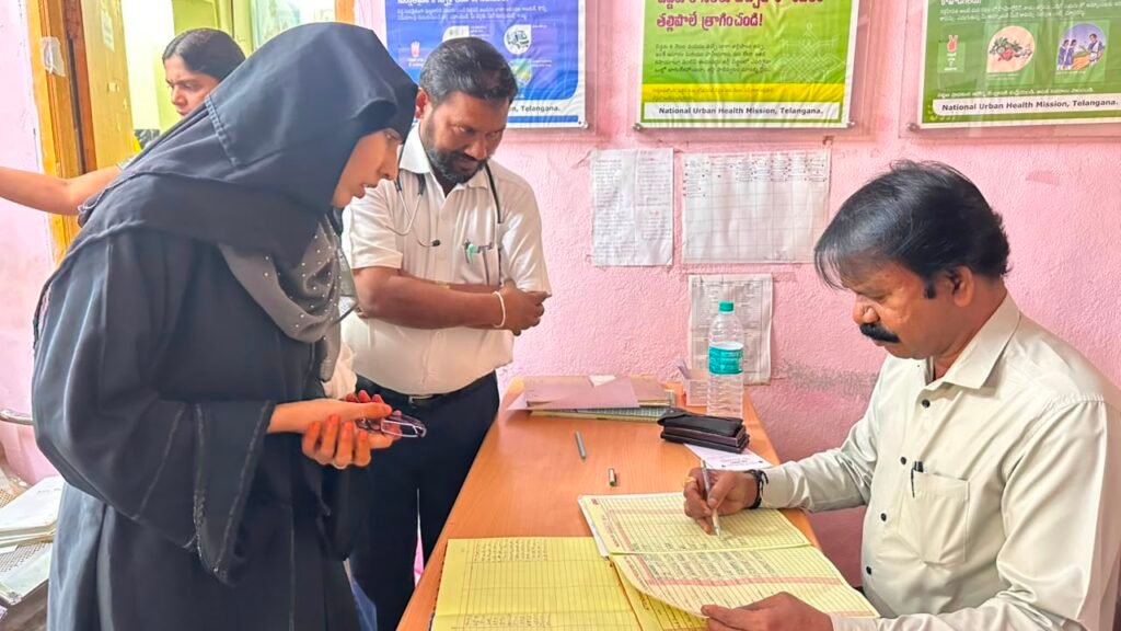 గాజులరామారం యూపీహెచ్‌సీలో డీఎంహెచ్‌ఓ ఆకస్మిక తనిఖీ