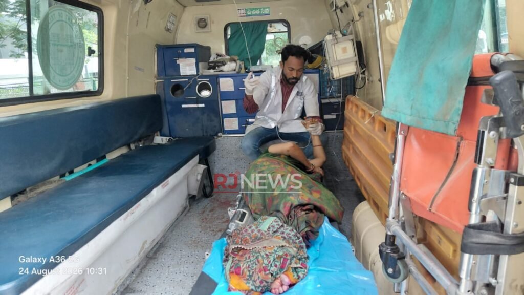 గుంతే ప్రాణం తీసింది.. బైక్ జారిపడి లారీ కింద పడ్డ మహిళ