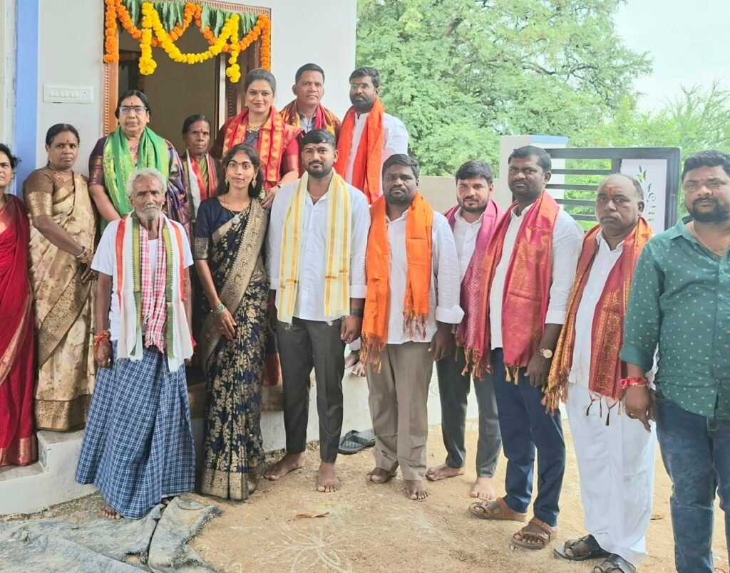 ఇందిరమ్మ ఇంట్లో కొత్త వెలుగులు..! అలియాబాద్‌లో ఘనంగా గృహప్రవేశం