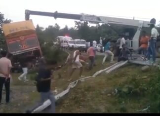 అదుపుతప్పి వాహనాలను ఢీకొట్టిన ట్రక్కు.. ఆరుగురు మృతి