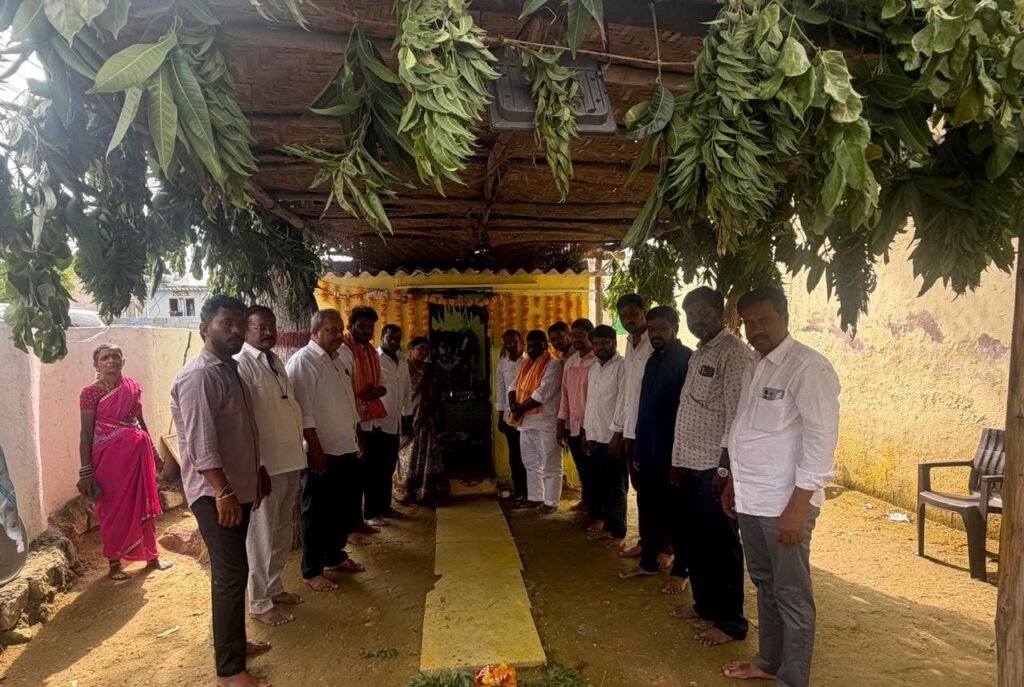 కేసీఆర్ నగర్‌లో వైభవంగా ఆషాడ మాసం బోనాలు
