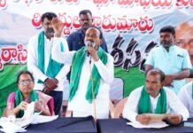 బొమ్మరాసిపేట రైతుల భూములపై పోరాటం..! శామీర్పేట రెవెన్యూ కార్యాలయం వద్ద నిరసనకు ఈటల రాజేందర్ హాజరు