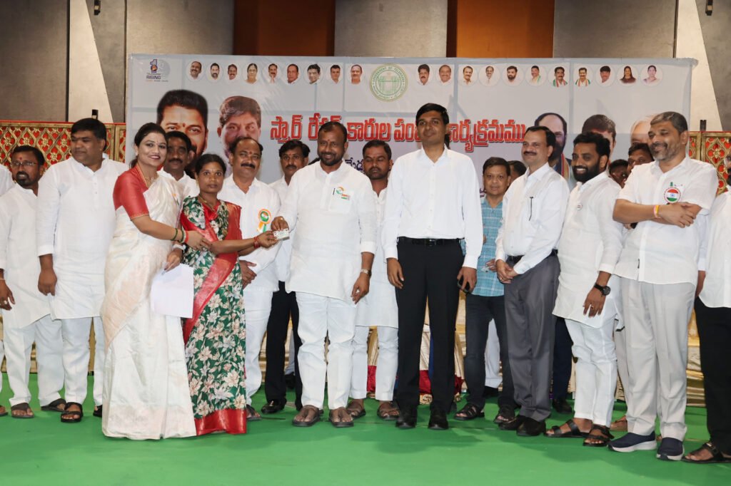మహిళల పేరుతోనే స్మార్ట్‌ రేషన్‌ కార్డులు