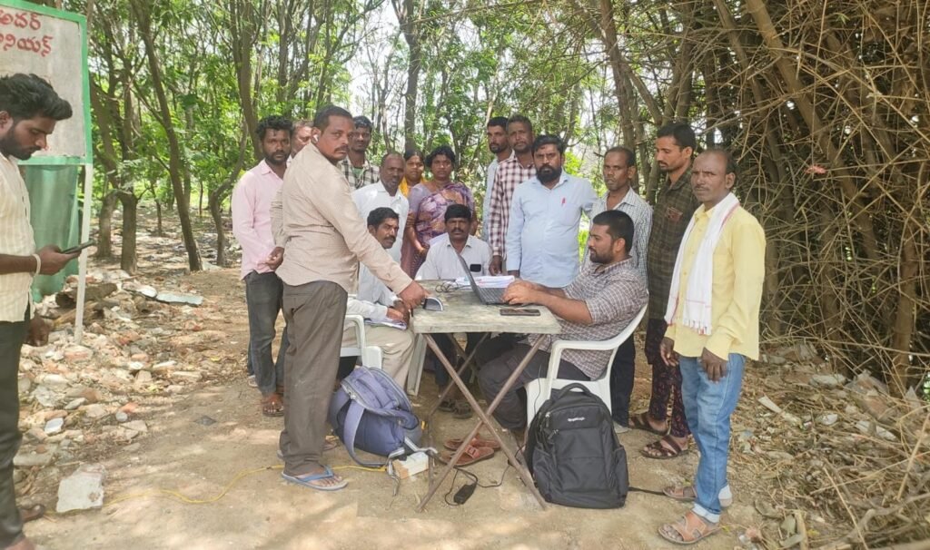 భవన నిర్మాణ కార్మికులు లేబర్‌ కార్డులు తీసుకోవాలి