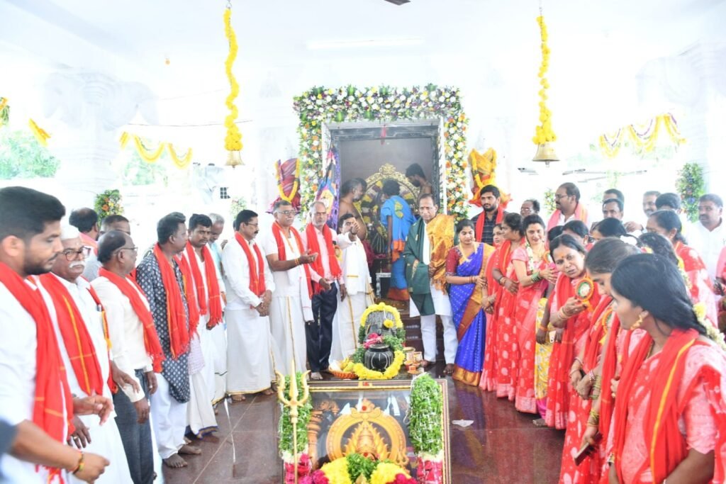 శాంతి నగర్‌లో ముత్యాలమ్మ కల్యాణోత్సవం..! అమ్మవారిని దర్శించుకున్న మాజీ మంత్రి మల్లారెడ్డి