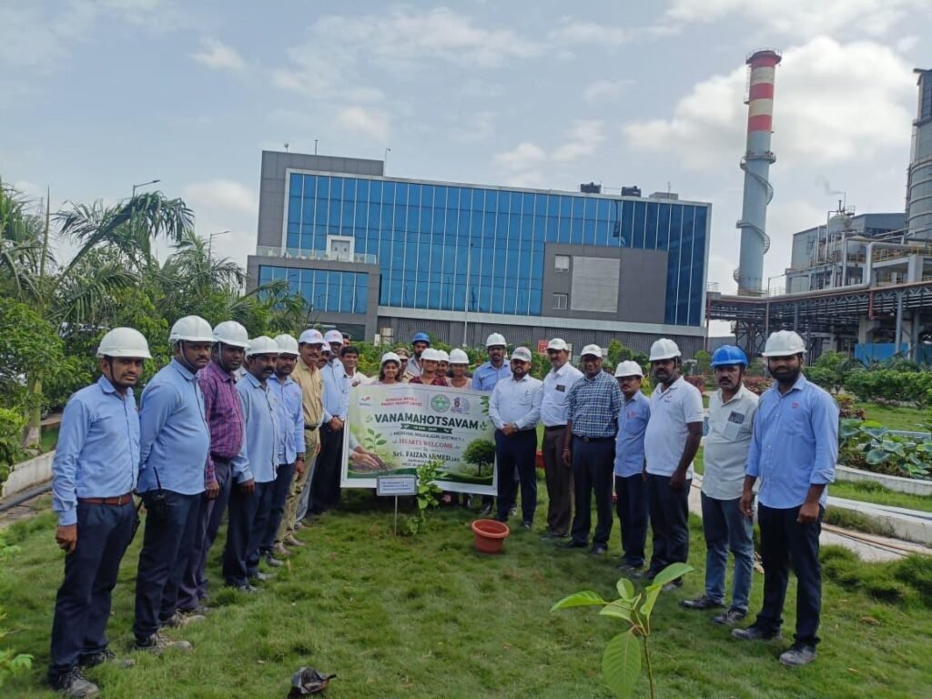 దుండిగల్‌ వేస్ట్‌ టు ఎనర్జీ సంస్థలో మొక్కలు నాటిన అదనపు కలెక్టర్‌