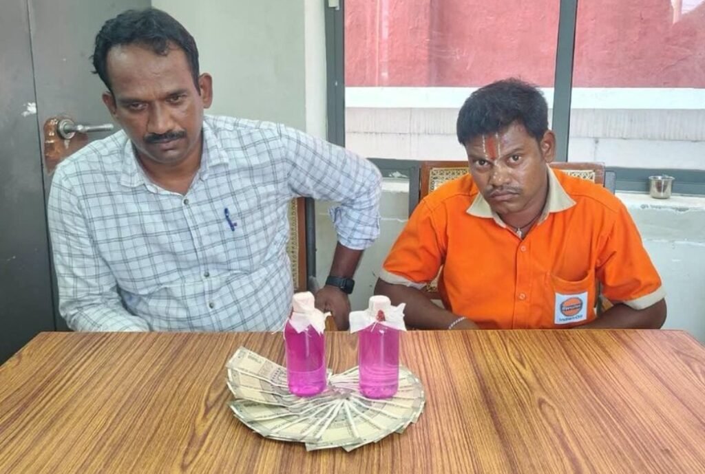 10 వేలు లంచం తీసుకుంటూ ఏసీబీకి చిక్కిన డిప్యూటీ జైలర్