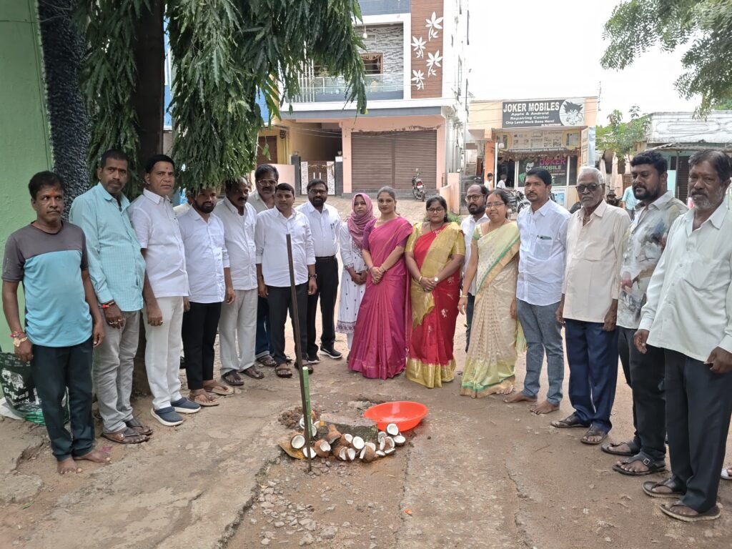 లాల్‌గడి మలక్‌పేట్‌లో రూ.8 లక్షల సీసీ రోడ్డు పనులకు శ్రీకారం