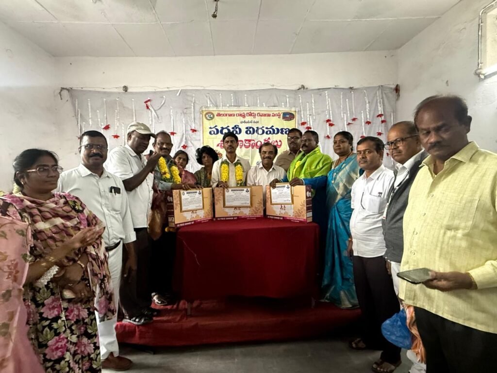 కర్తవ్యనిష్ఠతో సేవలందించిన శ్రీనివాస్‌కు ఘన సన్మానం