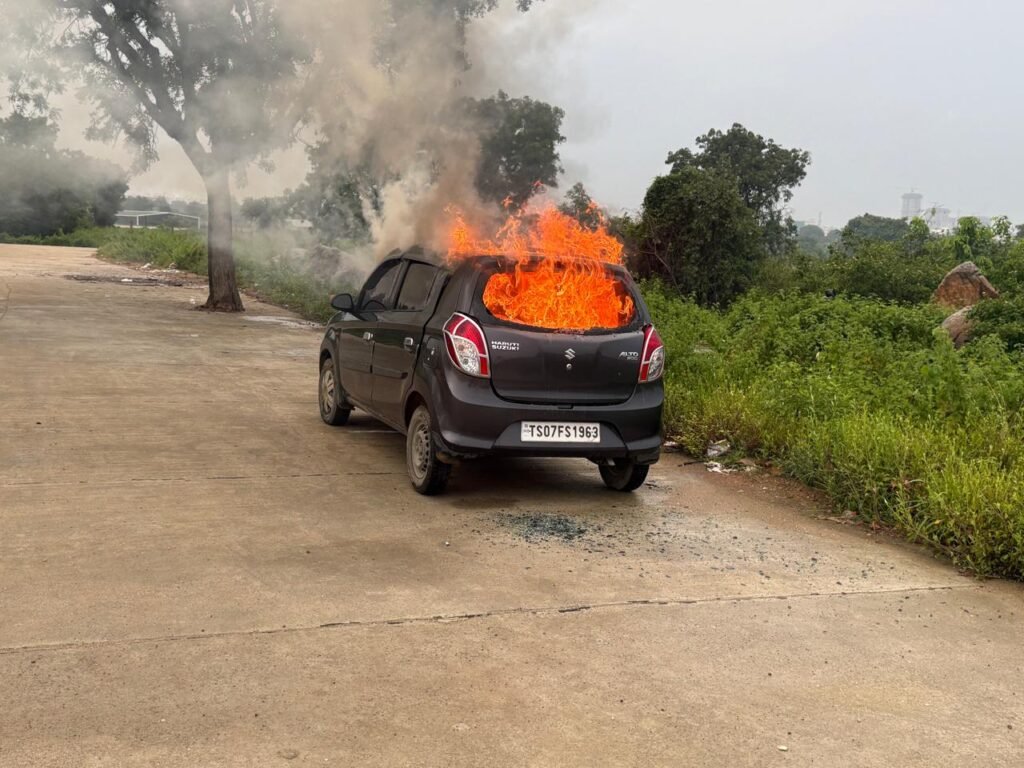 మంటల్లో కారు.. లోపల మృతదేహం!