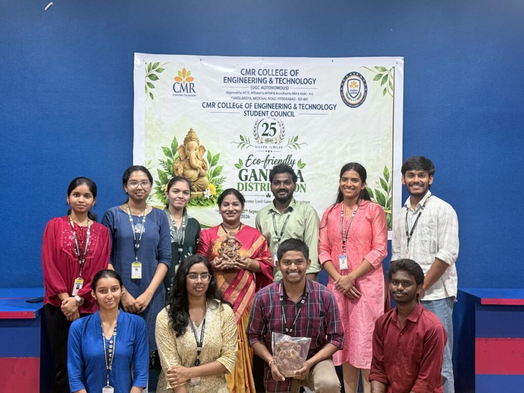 మట్టి గణపతుల పంపిణీతో సీఎంఆర్‌లో సిల్వర్ జూబ్లీ వేడుకలు