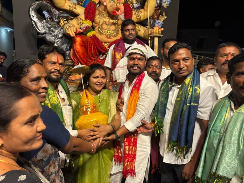 వినాయక నిమర్జనంలో పాల్గొన్న చామకూర మహేందర్ రెడ్డి