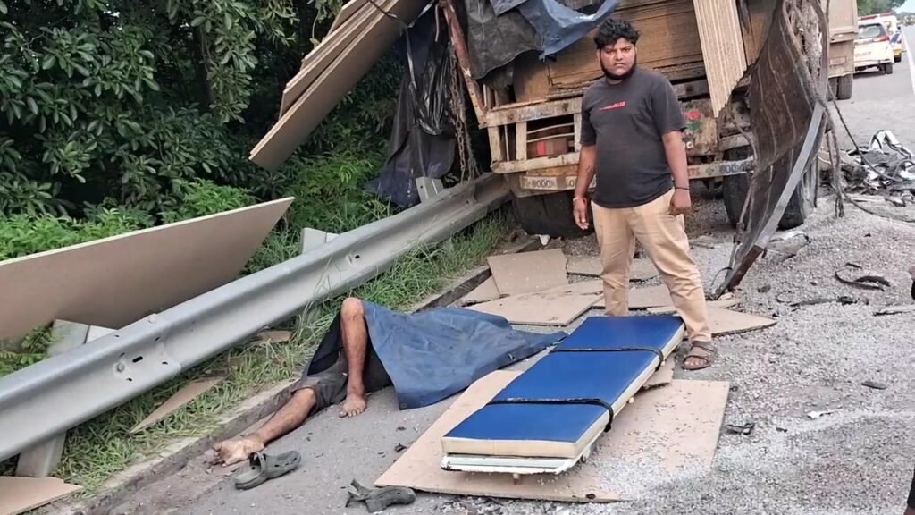 మేడ్చల్‌లో ఘోర రోడ్డు ప్రమాదం