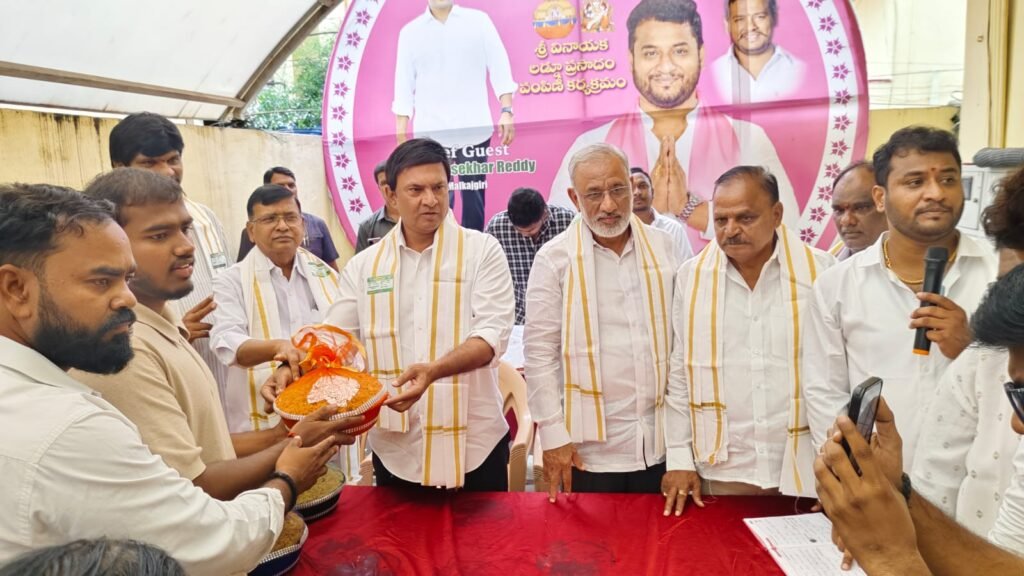 గణేష్ మండపాలకు లడ్డూ ప్రసాదం పంపిణీ చేసిన ఎమ్మెల్యే మర్రి రాజశేఖరరెడ్డి