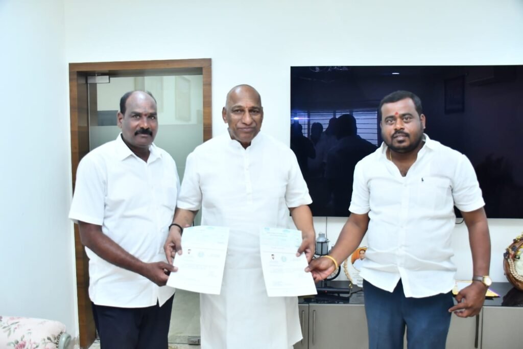 పేదలకు సీఎంఆర్‌ఎఫ్‌ చేయూత