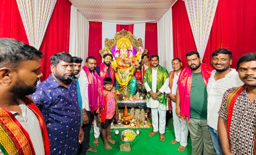 పలు వినాయక మండపాల్లో పీసరి మహిపాల్‌రెడ్డి పూజలు