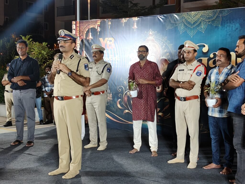 గణేష్‌ మండపాలను సందర్శించిన సైబరాబాద్‌ సీపీ రమేష్ రెడ్డి