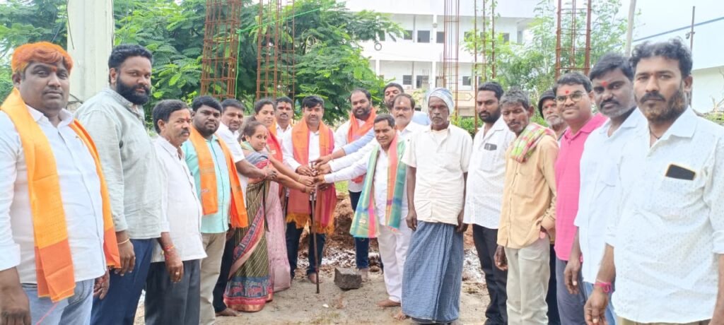 మౌలిక వసతుల కల్పనే ప్రాధాన్యం : చైర్మన్ జాము రవి