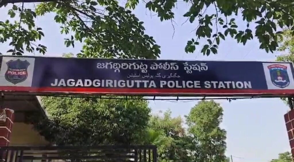 జగద్గిరిగుట్టలో వరుస చోరీలు.. రూ.58 లక్షల సొత్తు మాయం