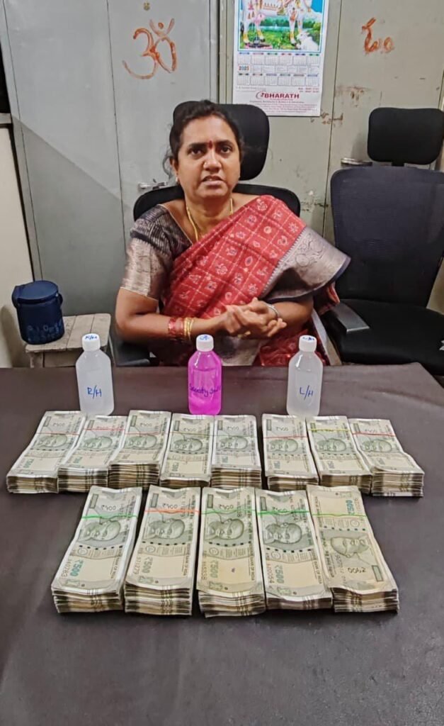 4 లక్షల లంచం తీసుకుంటూ ఏసీబీకి దొరికిన జీహెచ్ఎంసీ అధికారి
