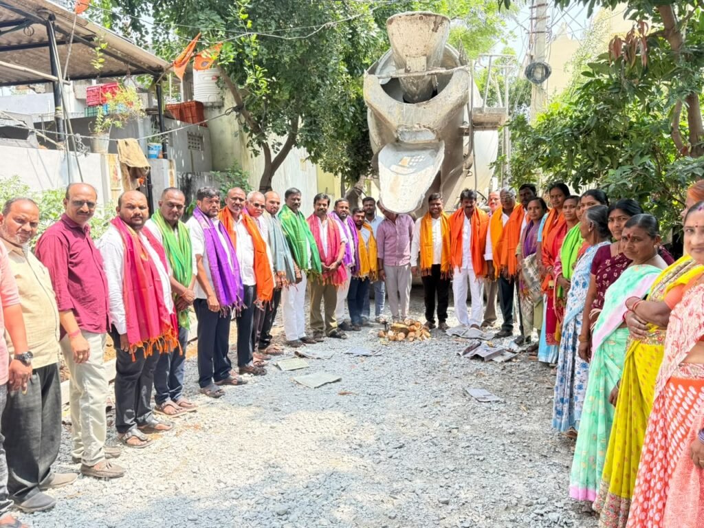 చంద్రపురి కాలనీలో యూజీడీ, సీసీ రోడ్లకు శంకుస్థాపన