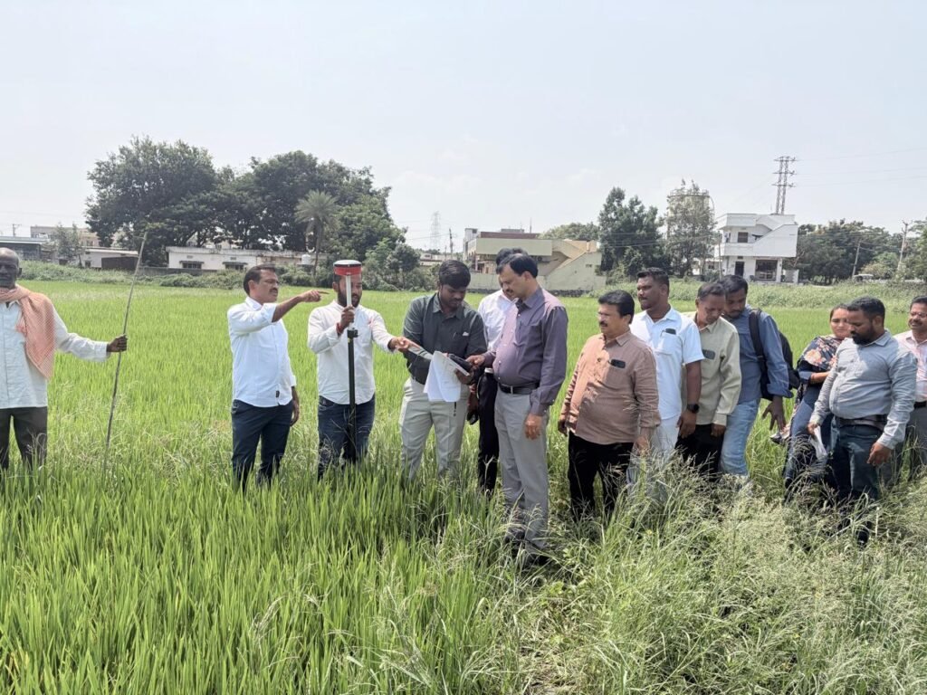 భూ రీ సర్వే పనులను పరిశీలించిన అదనపు కలెక్టర్