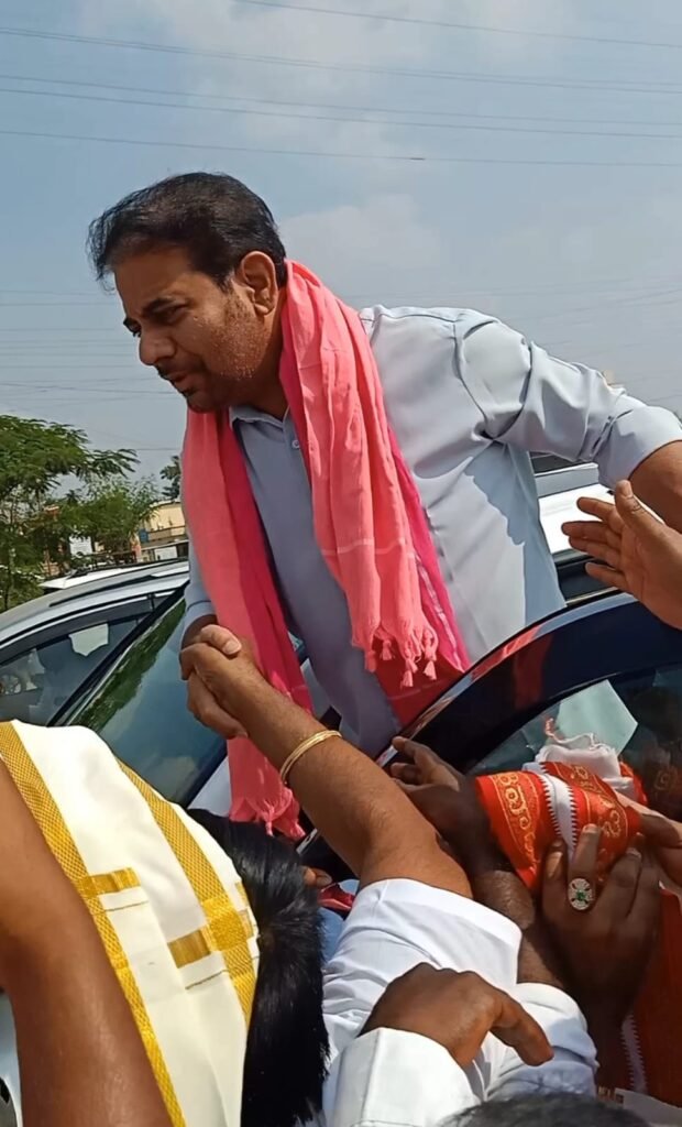 శామీర్‌పేట కట్ట మైసమ్మ వద్ద  కేటీఆర్‌కు బీఆర్‌ఎస్‌ నేతల స్వాగతం
