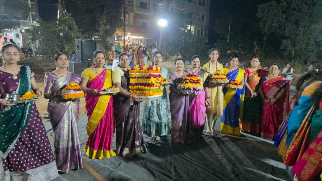 రాఘవేంద్రనగర్ కాలనీలో ఘనంగా బతుకమ్మ సంబరాలు