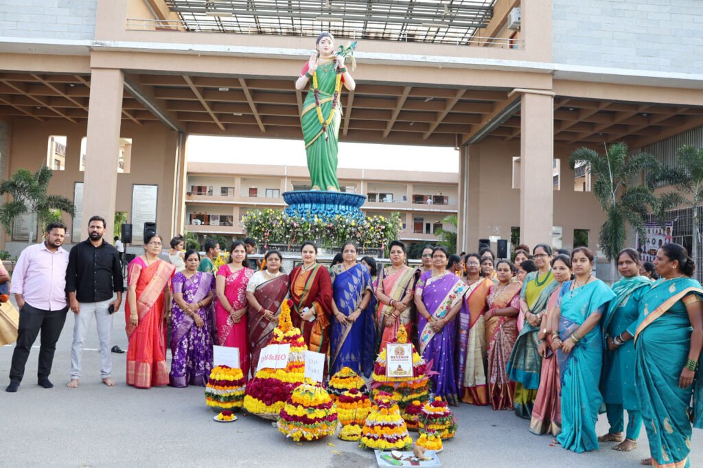 జిల్లా కలెక్టరేట్‌లో ఘనంగా బతుకమ్మ సంబరాలు