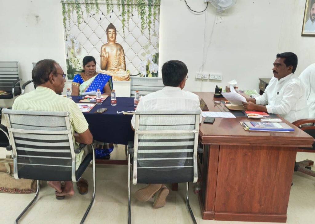 పాఠకులకు మెరుగైన సేవలు అందిస్తాం..! జిల్లా గ్రంథాలయ సంస్థ చైర్మన్ బొంగునూరి శ్రీనివాస్ రెడ్డి