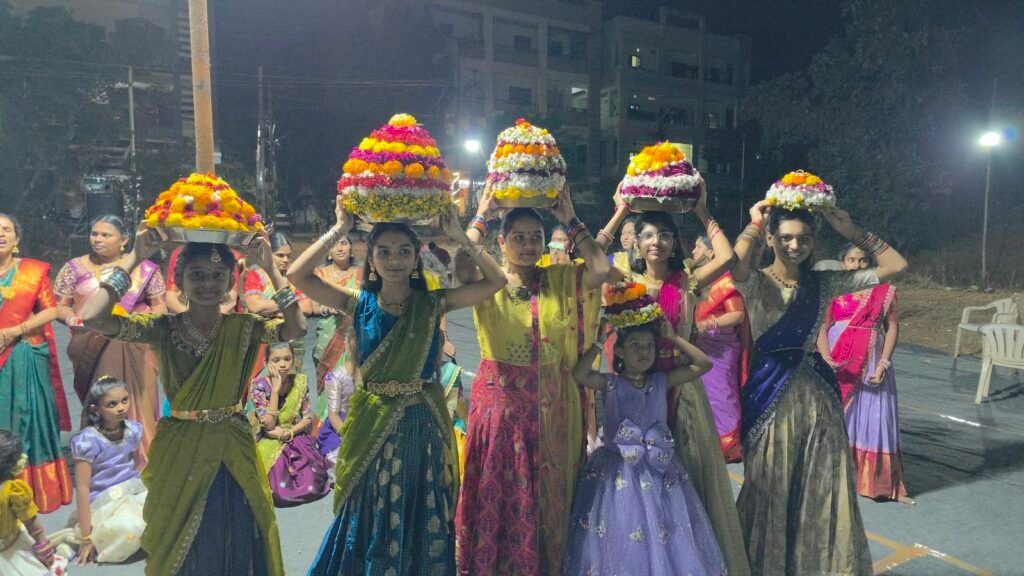 రాఘవేంద్రనగర్ కాలనీలో ఘనంగా సద్దుల బతుకమ్మ సంబరాలు