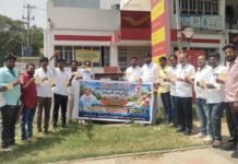 క్యాష్ లెస్ హెల్త్ కార్డుల కోసం జర్నలిస్టుల ఆందోళన.