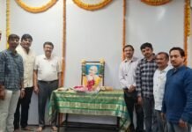 గాంధీజీకి ఘన నివాళి